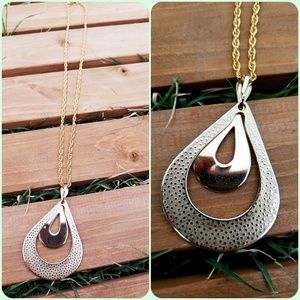 Vintage Mod Tear Drop Gold Toned Metal Necklace
